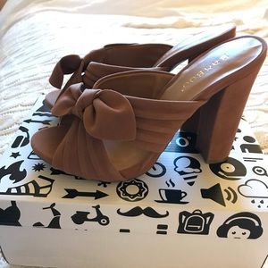 Bamboo bow tie heeled mules